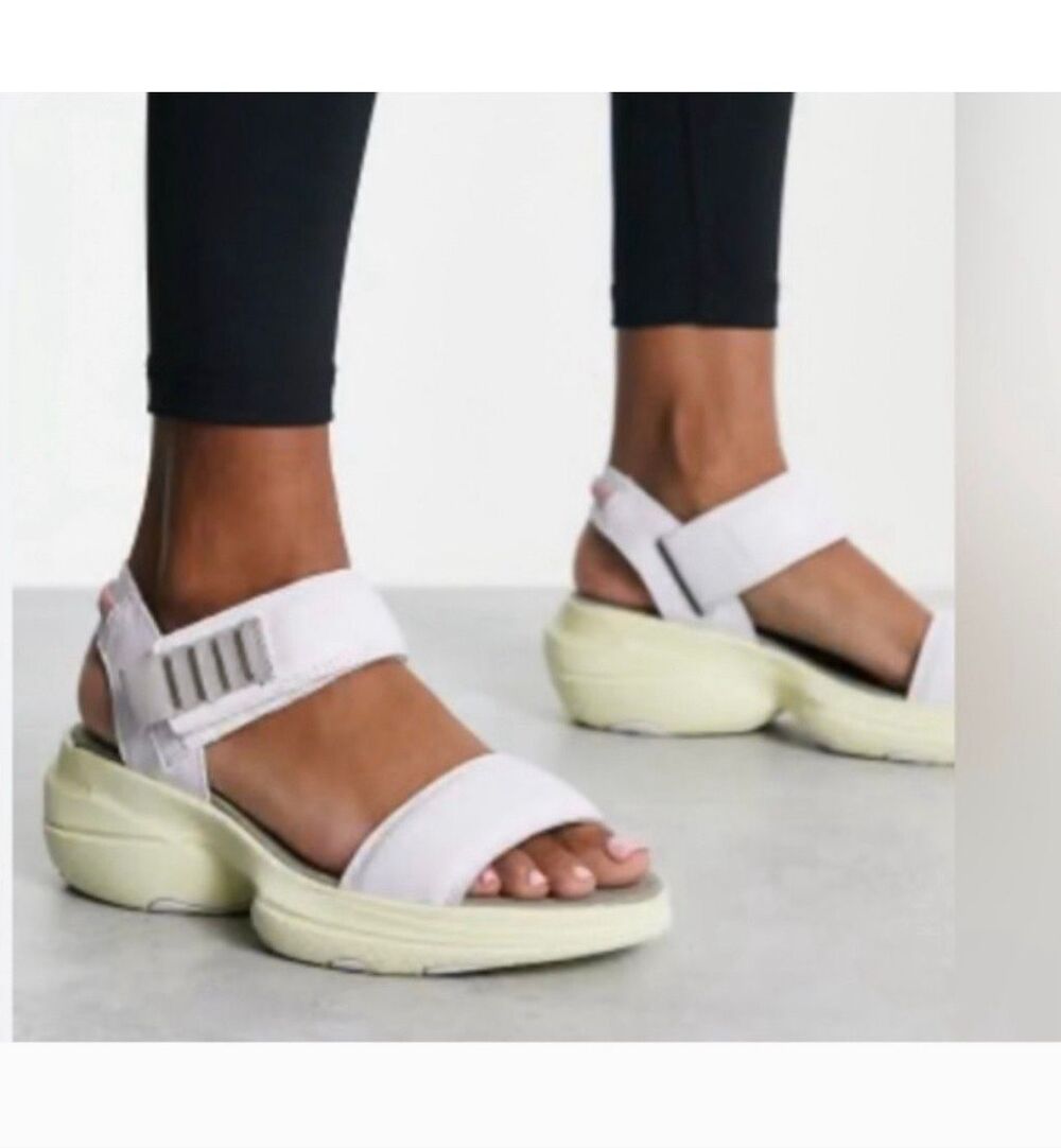 Sorel Explorer Blitz Stride Sandals 9 White Chunky Outdoor Strappy